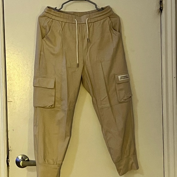 Khaki-coloured cargo, beautiful, new and comfortable. - Picture 2 of 3